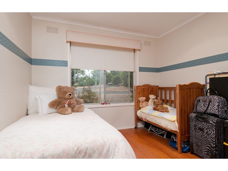 15 Saxon Drive, Mooroolbark VIC 3138