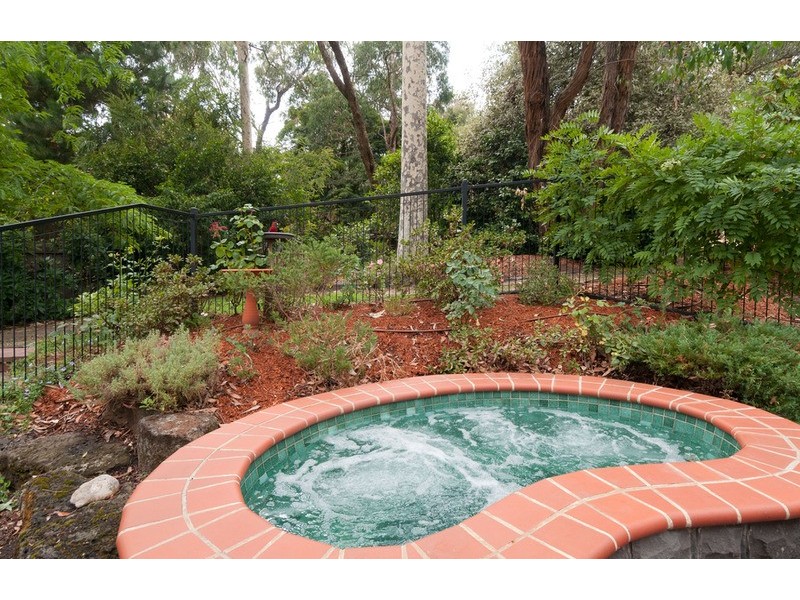 12 Karabeal Court, Montrose VIC 3765