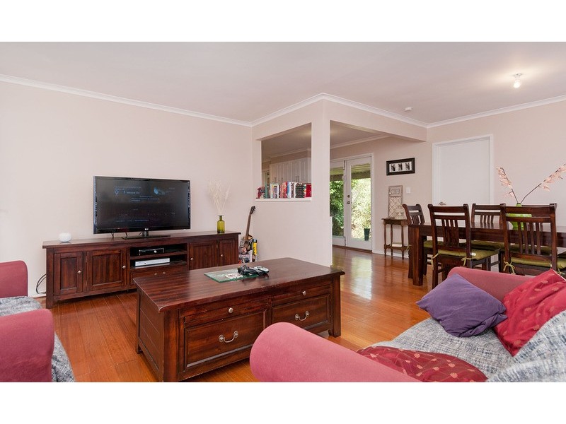 43 Longfellow Avenue, Mooroolbark VIC 3138