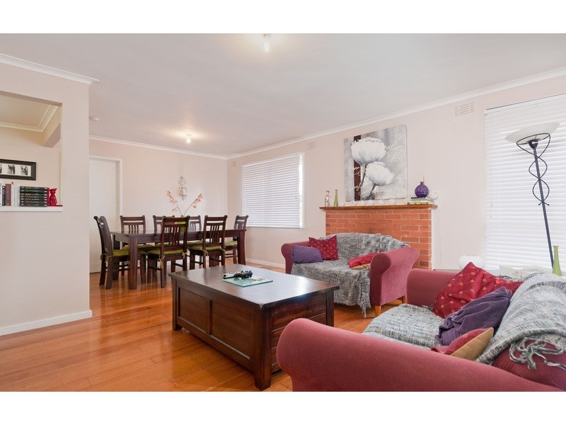 43 Longfellow Avenue, Mooroolbark VIC 3138