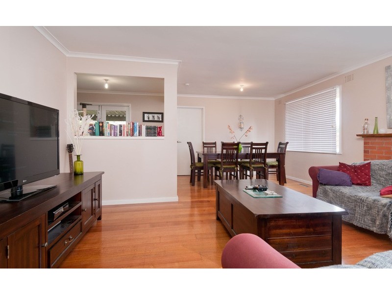 43 Longfellow Avenue, Mooroolbark VIC 3138