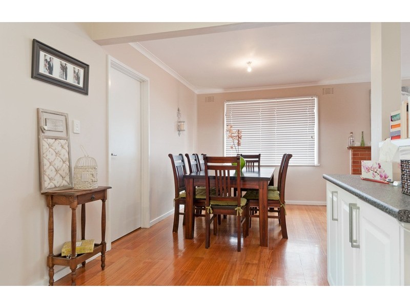 43 Longfellow Avenue, Mooroolbark VIC 3138