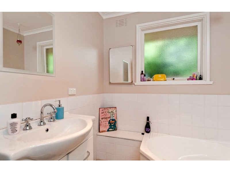 43 Longfellow Avenue, Mooroolbark VIC 3138