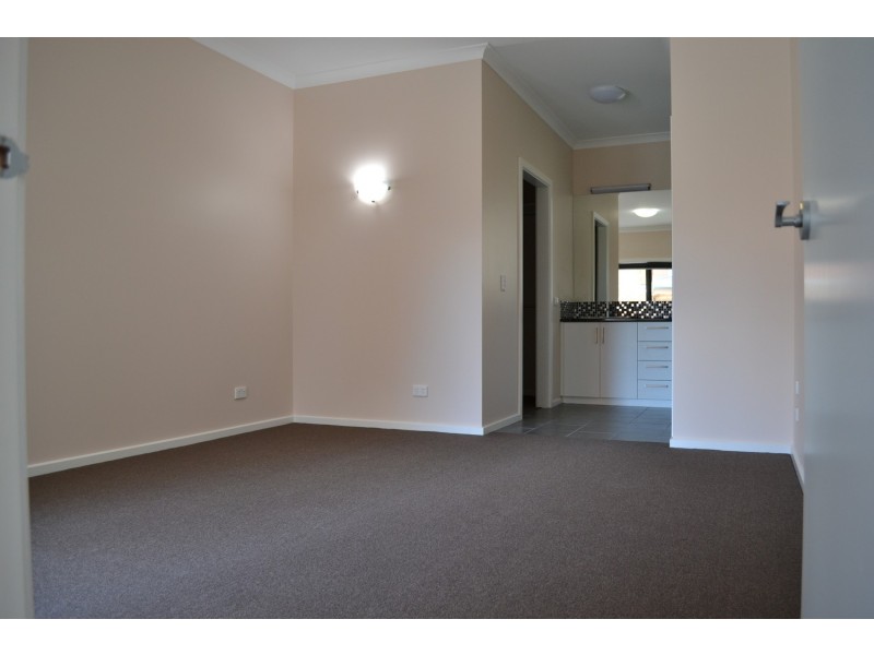4/15 Ross Road, Croydon VIC 3136