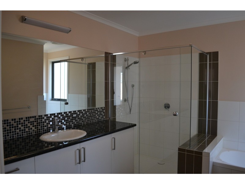 4/15 Ross Road, Croydon VIC 3136