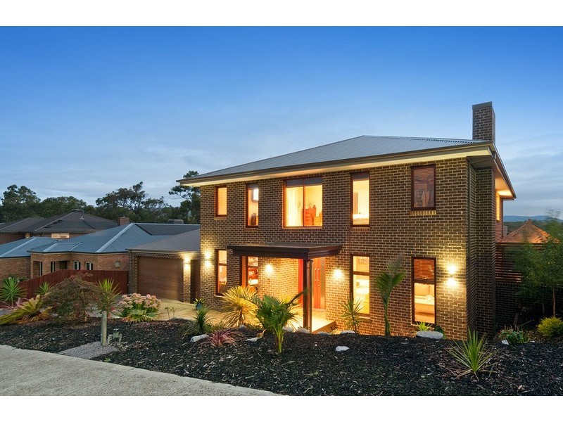 8 Valley Park Drive, Mooroolbark VIC 3138