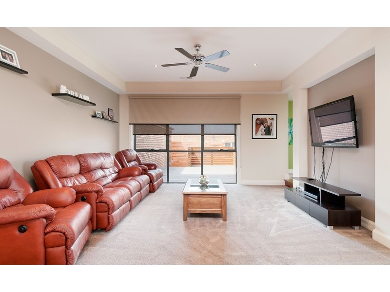 8 Valley Park Drive, Mooroolbark VIC 3138