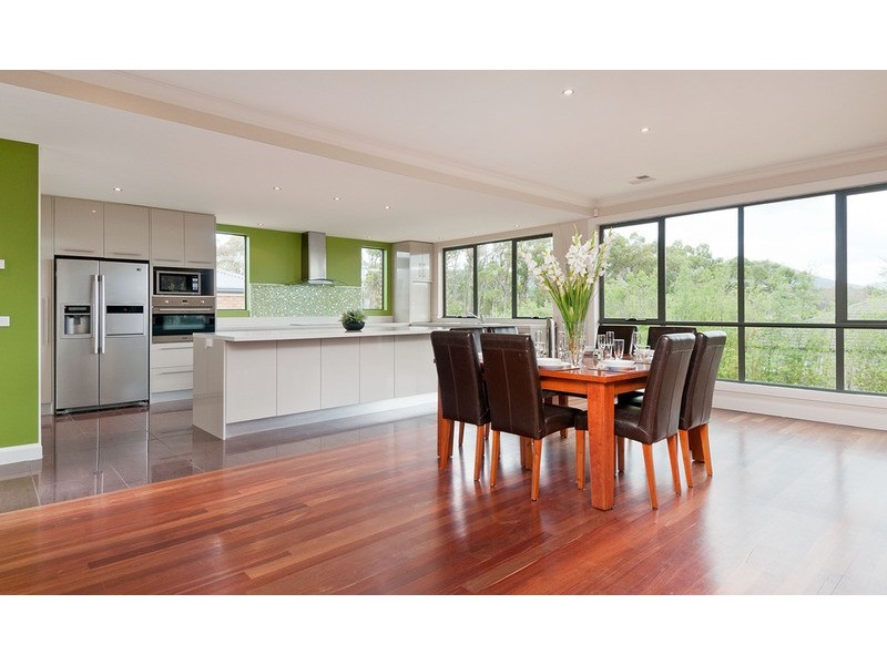 8 Valley Park Drive, Mooroolbark VIC 3138