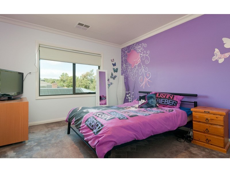 8 Valley Park Drive, Mooroolbark VIC 3138