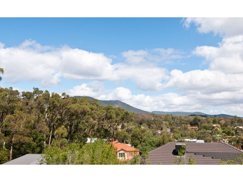 8 Valley Park Drive, Mooroolbark VIC 3138
