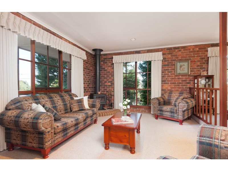 22 Highview Drive, Mooroolbark VIC 3138