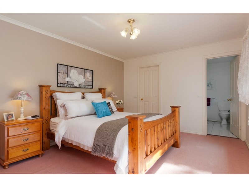 22 Yarraridge Drive, Chirnside Park VIC 3116