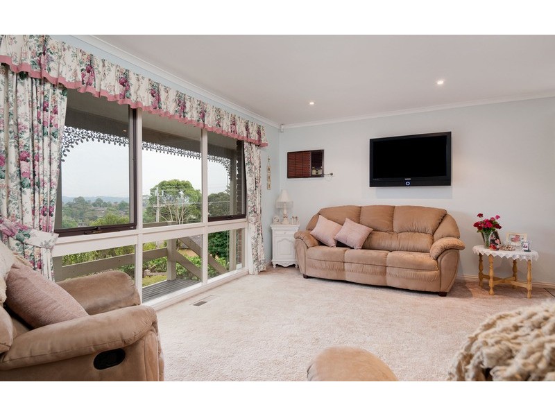 54 Woodville Road, Mooroolbark VIC 3138