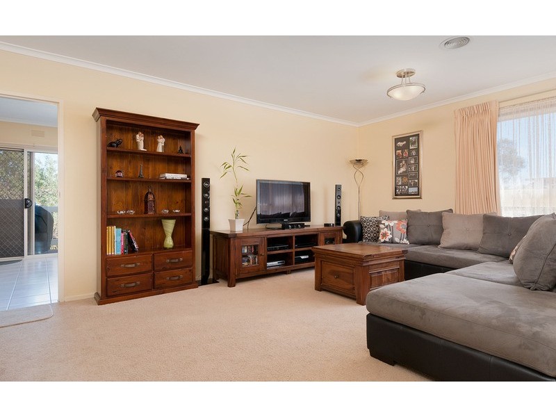1 Kambora Court, Mooroolbark VIC 3138