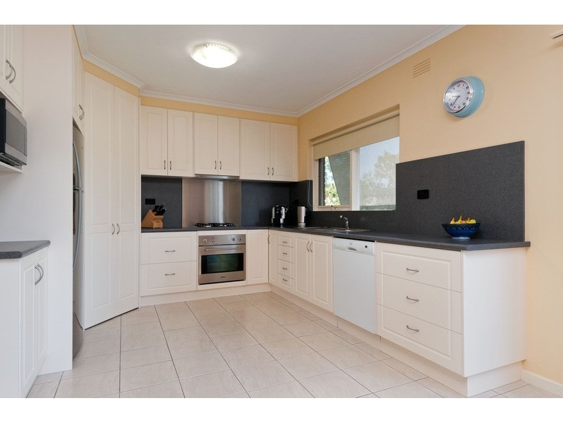 1 Kambora Court, Mooroolbark VIC 3138