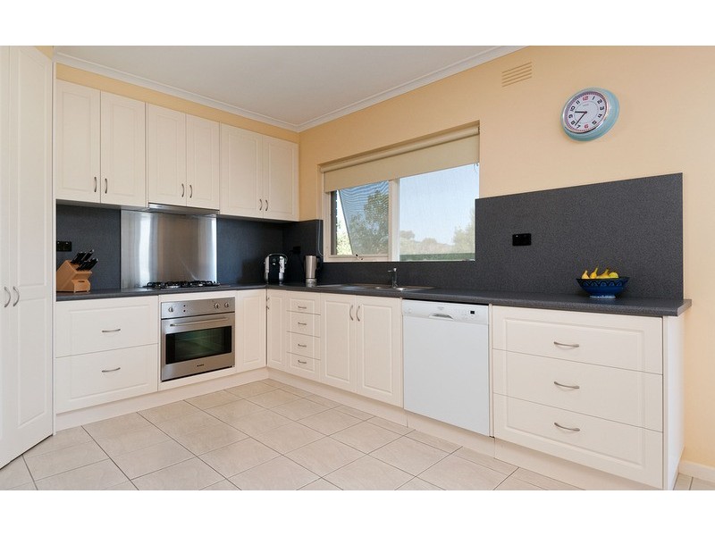 1 Kambora Court, Mooroolbark VIC 3138