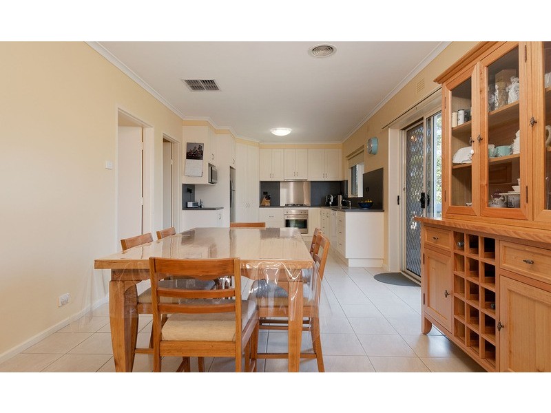 1 Kambora Court, Mooroolbark VIC 3138