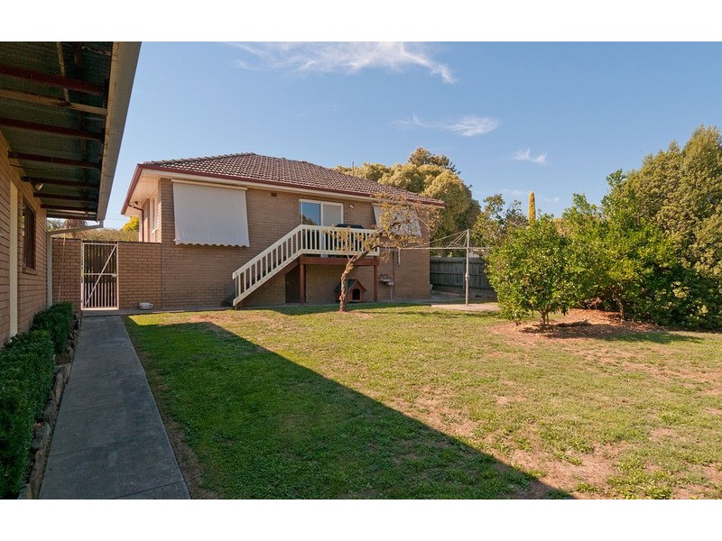 1 Kambora Court, Mooroolbark VIC 3138