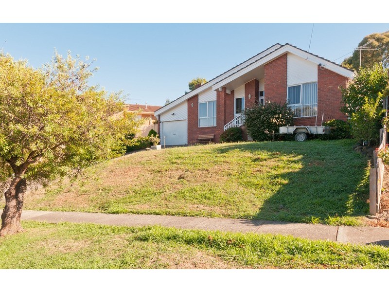 57 Wandana Crescent, Mooroolbark VIC 3138