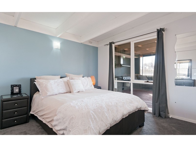 23 Nambour Drive, Mooroolbark VIC 3138