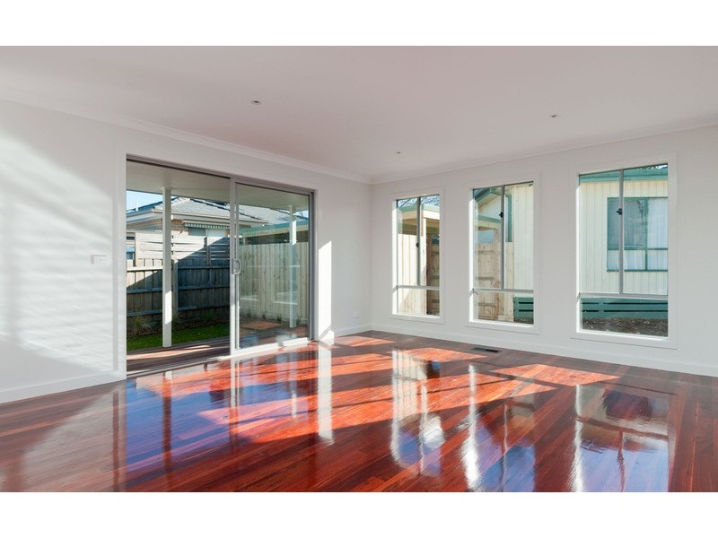 2/9 Andrew  Street, Mooroolbark VIC 3138