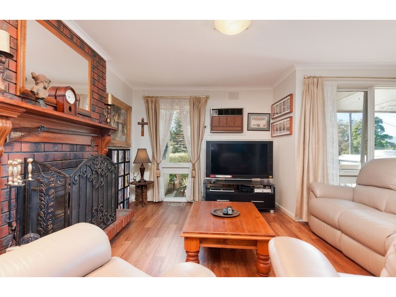 13 Hedwig Drive, Mooroolbark VIC 3138