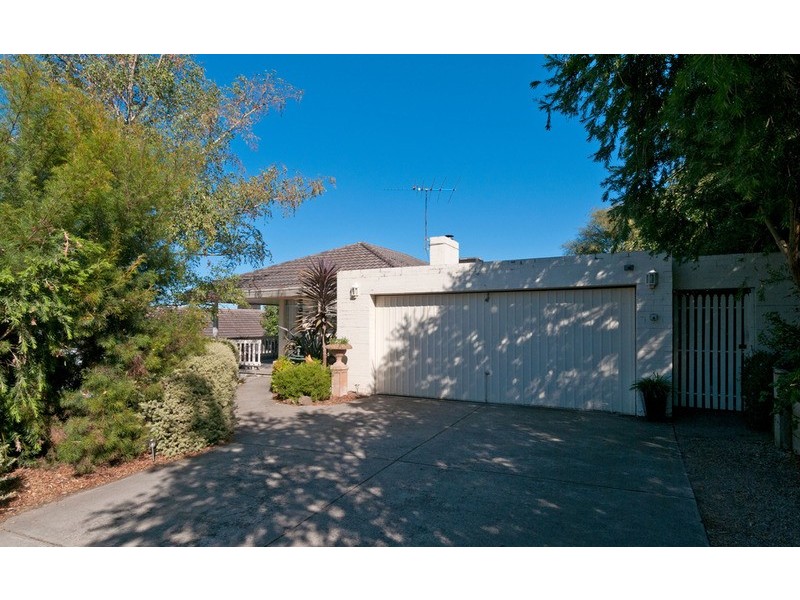 13 Hedwig Drive, Mooroolbark VIC 3138