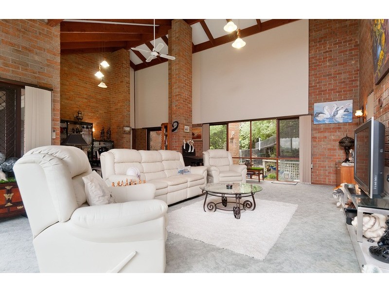 9 Highleigh Court, Mooroolbark VIC 3138