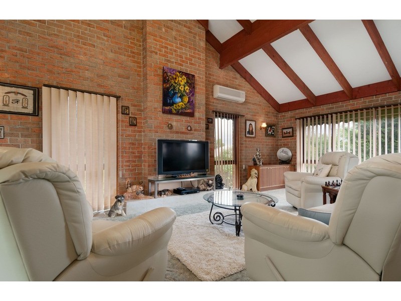 9 Highleigh Court, Mooroolbark VIC 3138