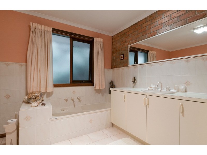 9 Highleigh Court, Mooroolbark VIC 3138