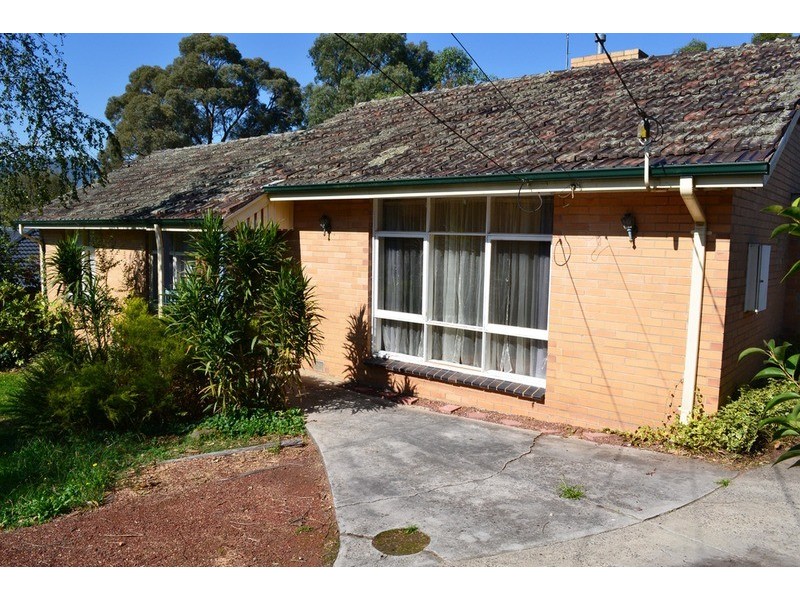 24 Masefield  Avenue, Mooroolbark VIC 3138