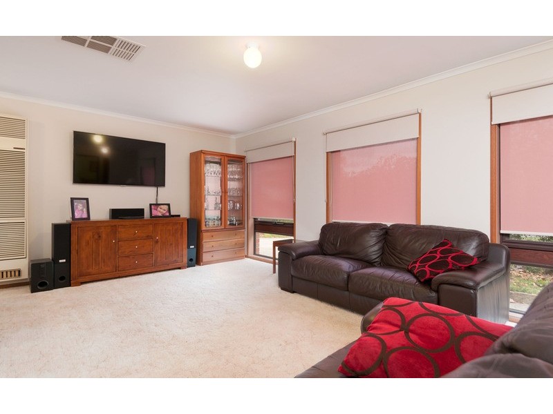 11 Summerhill Park Drive, Mooroolbark VIC 3138