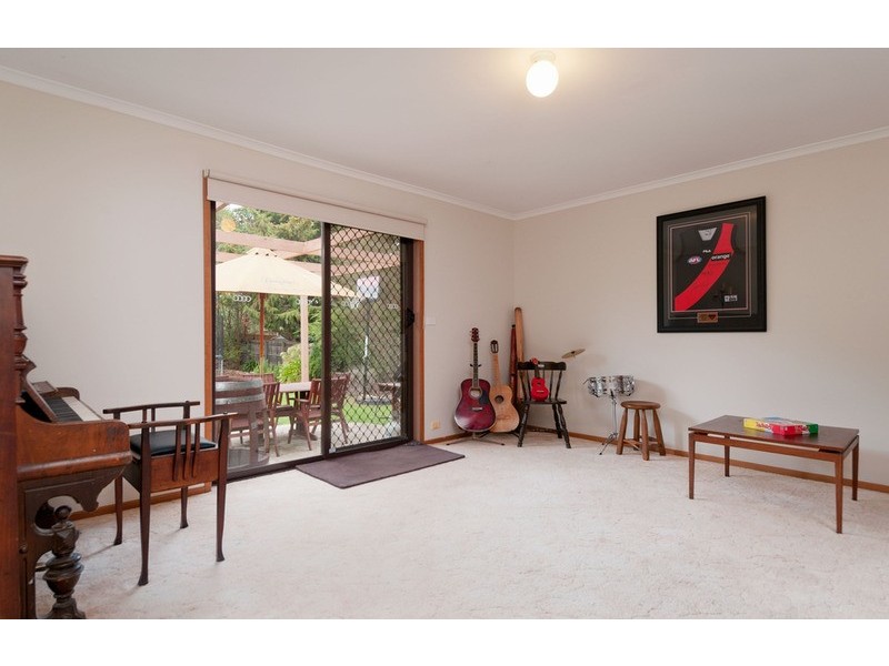 11 Summerhill Park Drive, Mooroolbark VIC 3138