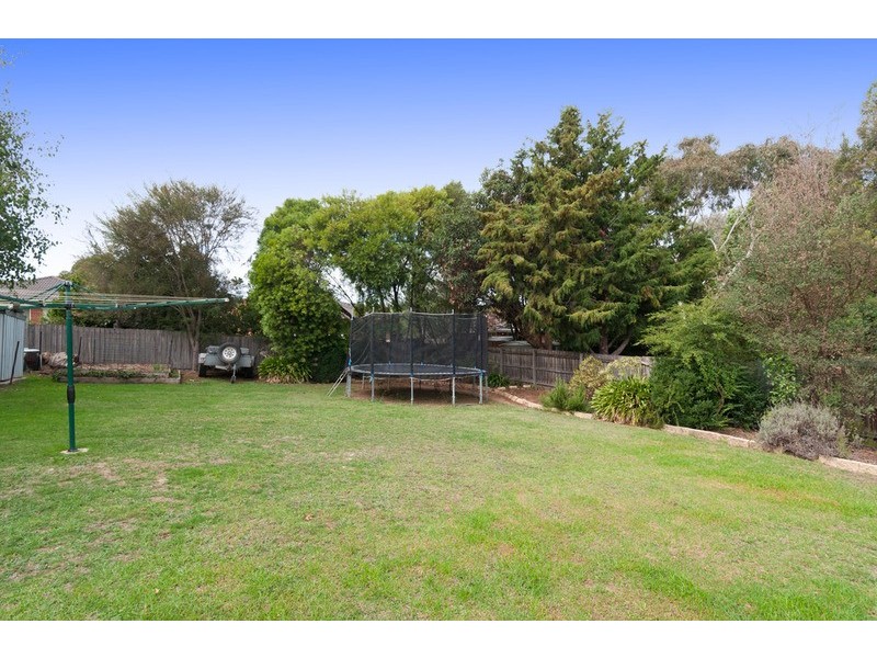 11 Summerhill Park Drive, Mooroolbark VIC 3138