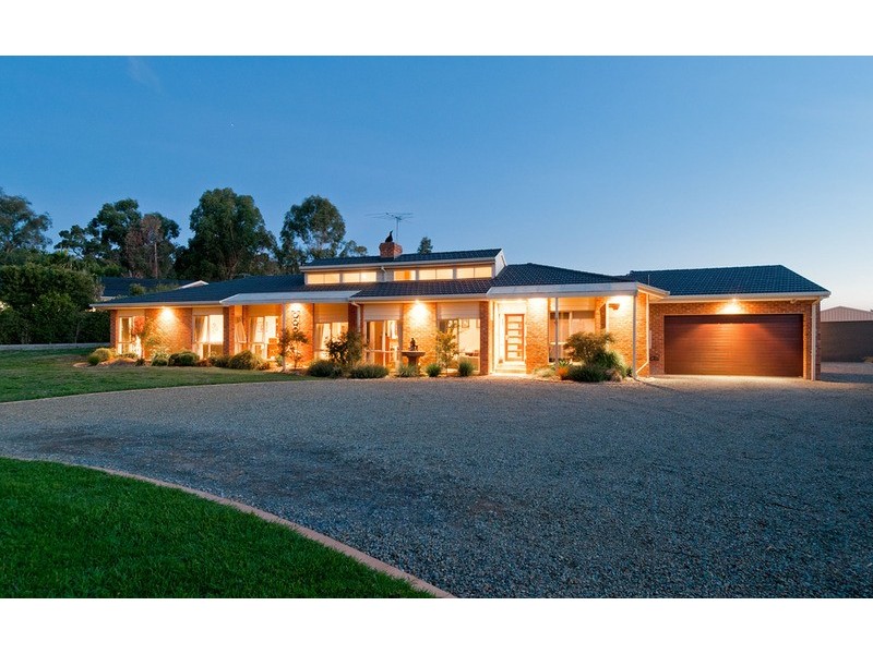 30 Warburton Highway, Lilydale VIC 3140