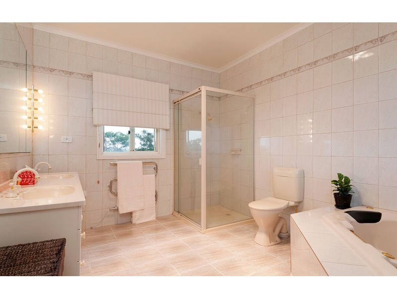 11 Kya Lami Rise, Mooroolbark VIC 3138