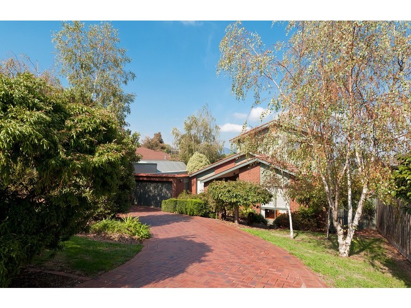 10 Eastwood Crescent, Mooroolbark VIC 3138