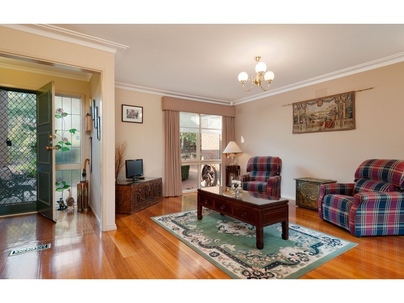 10 Eastwood Crescent, Mooroolbark VIC 3138