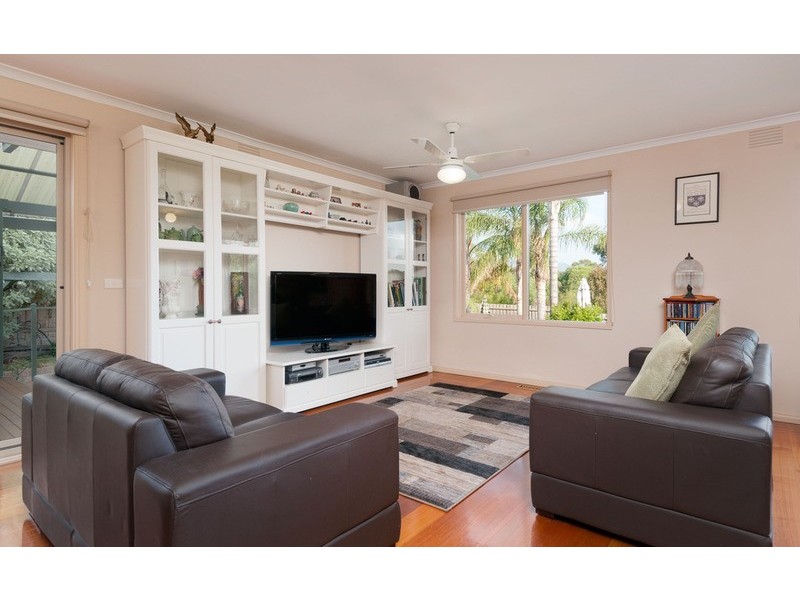 10 Eastwood Crescent, Mooroolbark VIC 3138