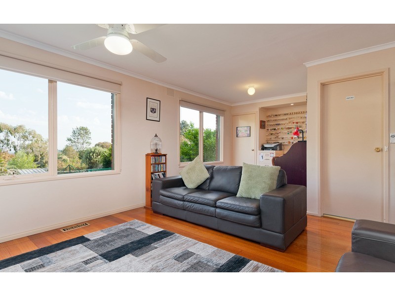 10 Eastwood Crescent, Mooroolbark VIC 3138