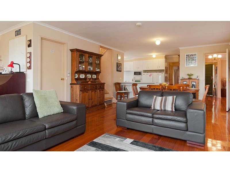 10 Eastwood Crescent, Mooroolbark VIC 3138