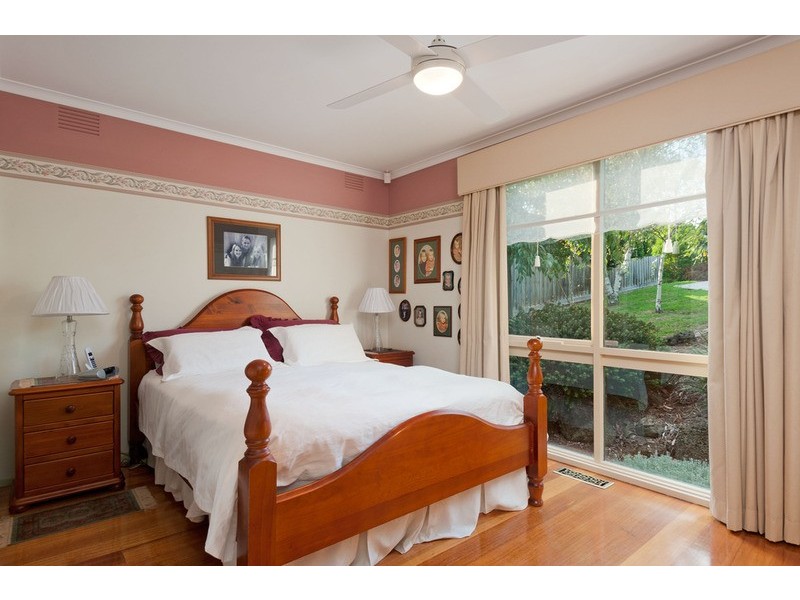 10 Eastwood Crescent, Mooroolbark VIC 3138