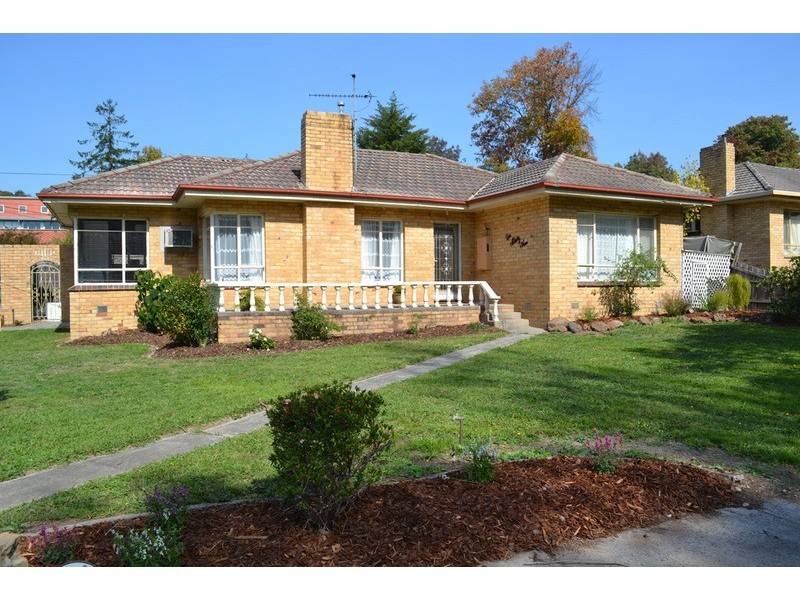 194 Lincoln Road, Croydon VIC 3136