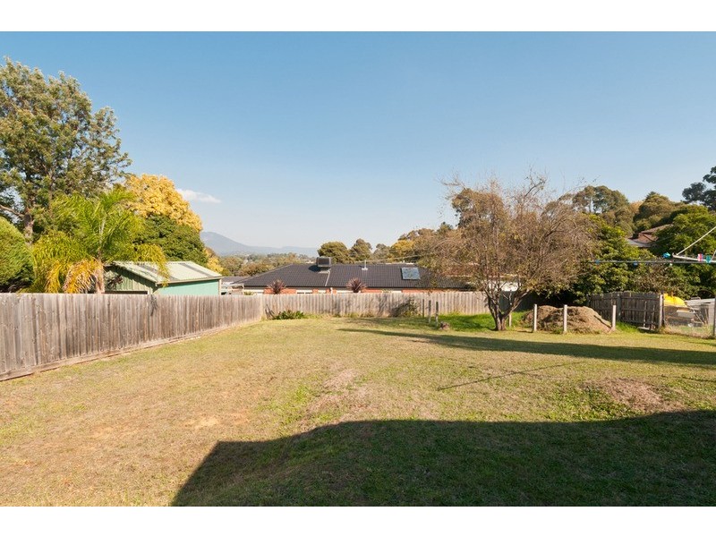 44 Bimbadeen Drive, Mooroolbark VIC 3138