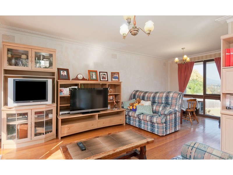 44 Bimbadeen Drive, Mooroolbark VIC 3138