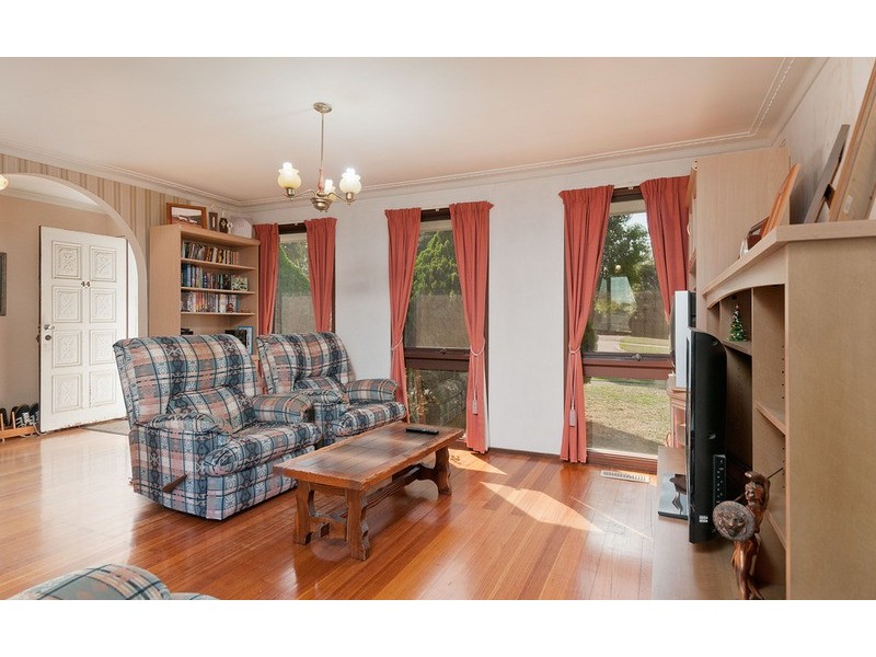 44 Bimbadeen Drive, Mooroolbark VIC 3138