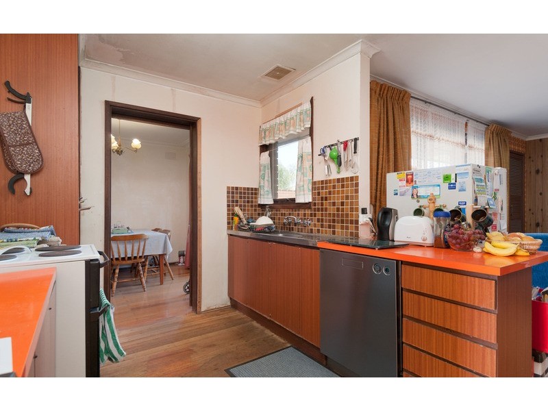 44 Bimbadeen Drive, Mooroolbark VIC 3138