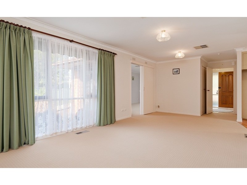 1/245 Hull  Road, Mooroolbark VIC 3138