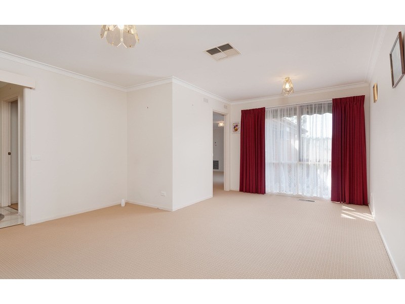 1/245 Hull  Road, Mooroolbark VIC 3138