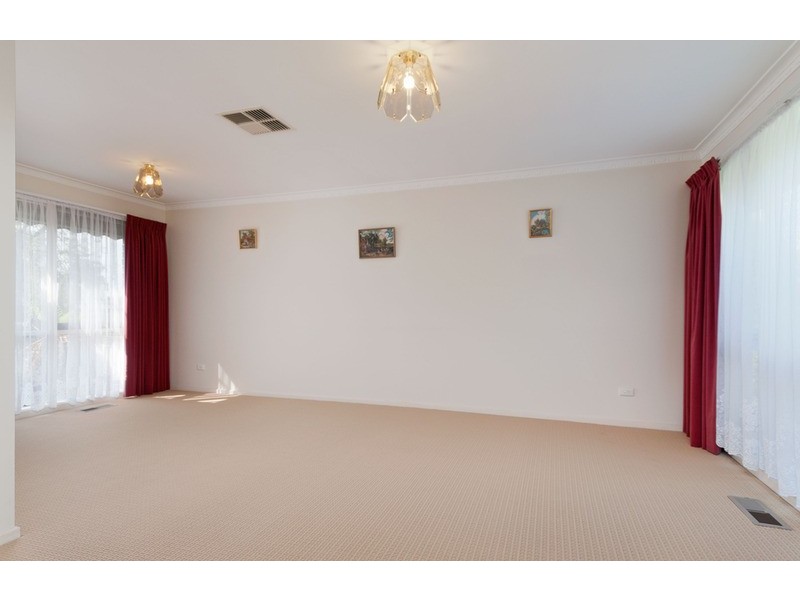 1/245 Hull  Road, Mooroolbark VIC 3138